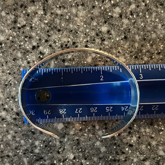 Silver Fish Design Bracelet - Picture 7 of 9